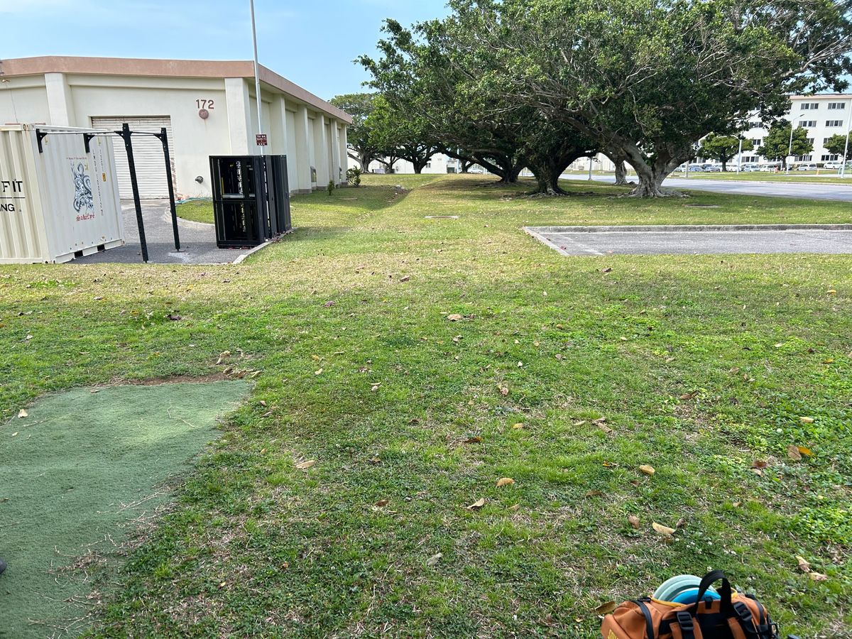 Hole 1 short pad