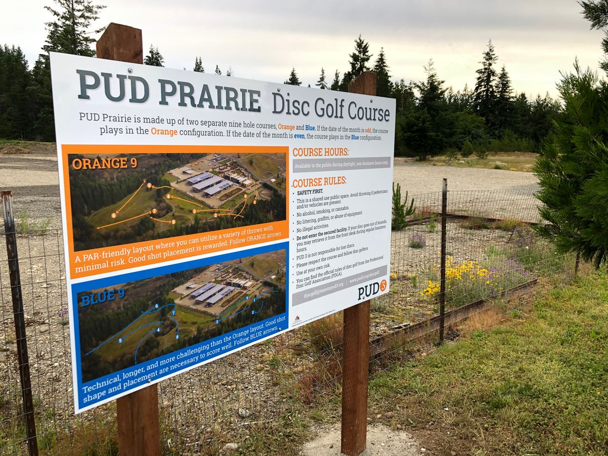 Welcome sign with property rules, course map, and other information.