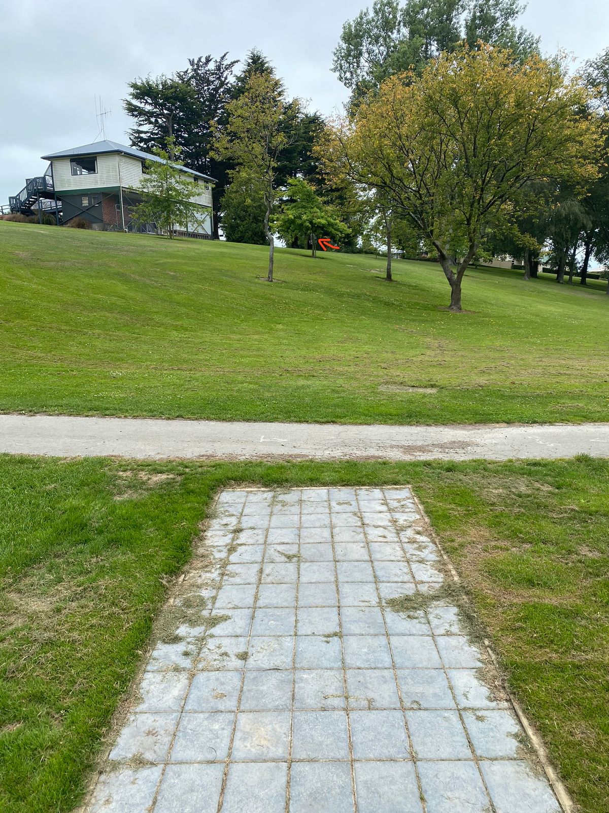 Preview of Hole 8 from the tee-pad.
