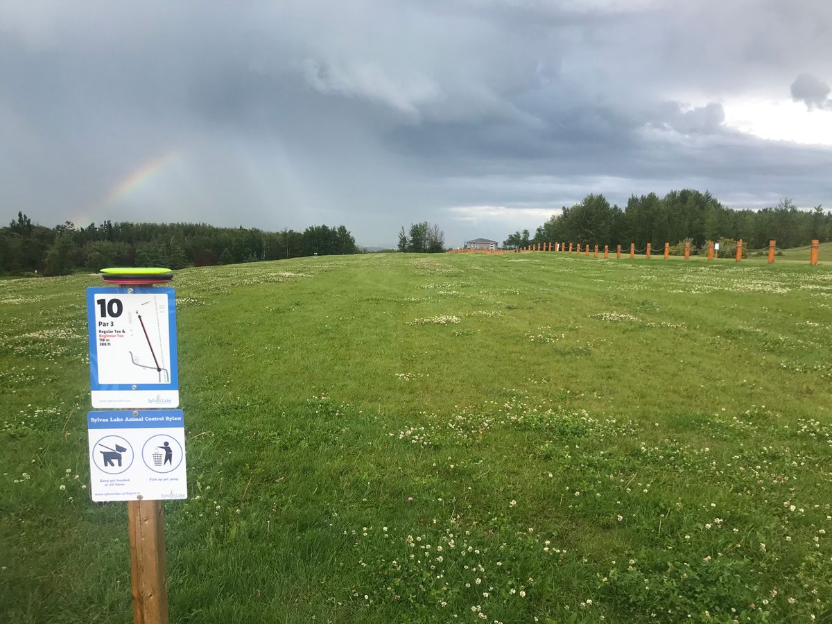Even in a rainstorm, hole 10 brings a rainbow