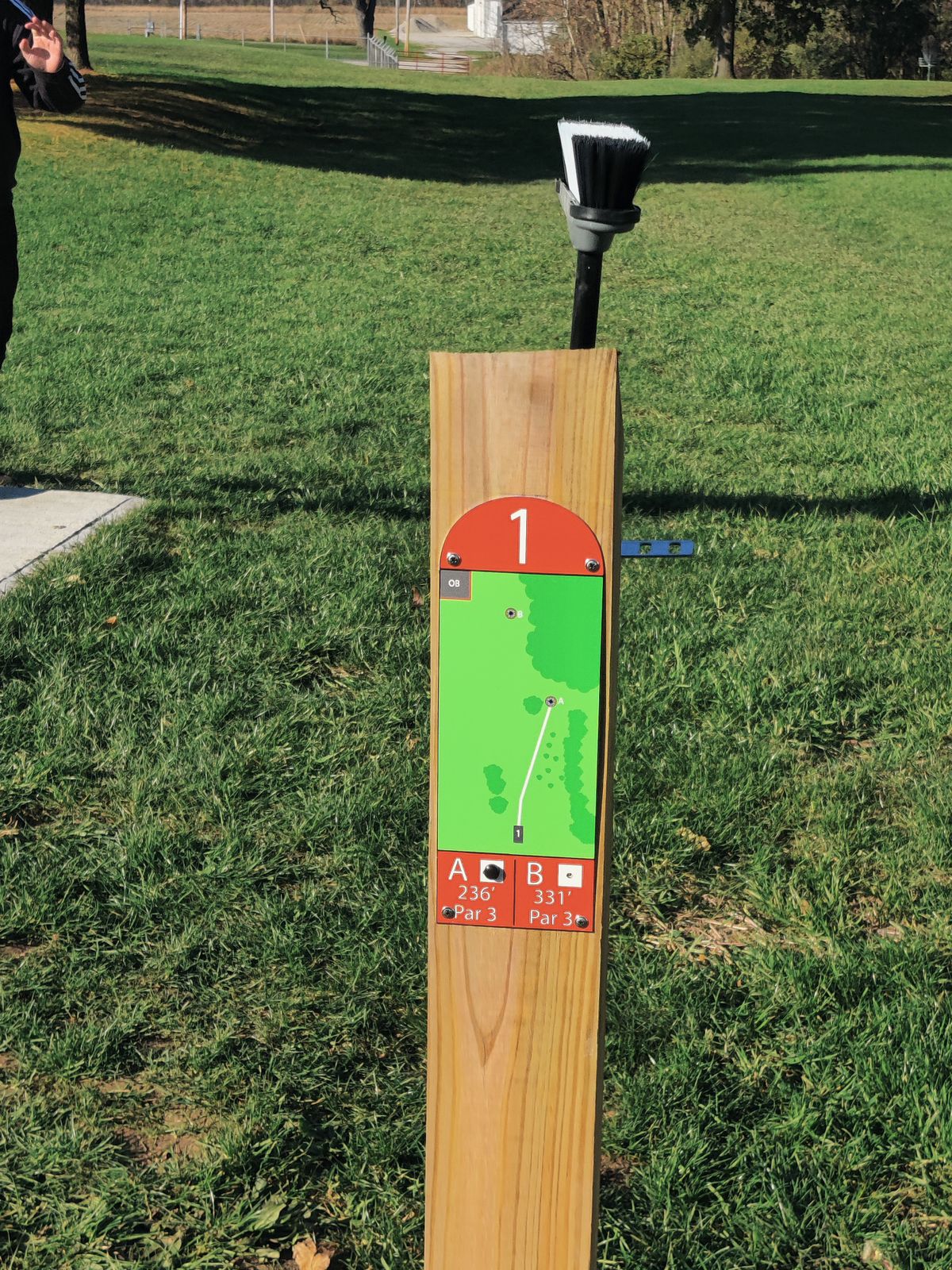 Tee sign showing current basket placement between A and B locations