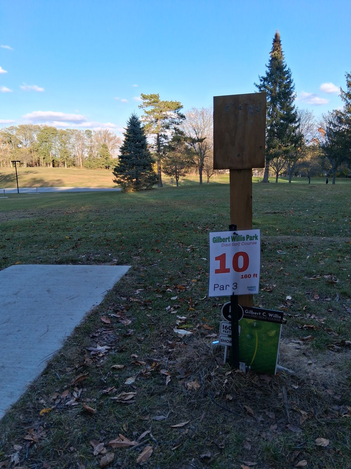 Hole 10 short, can you ace this straightforward 160' basket