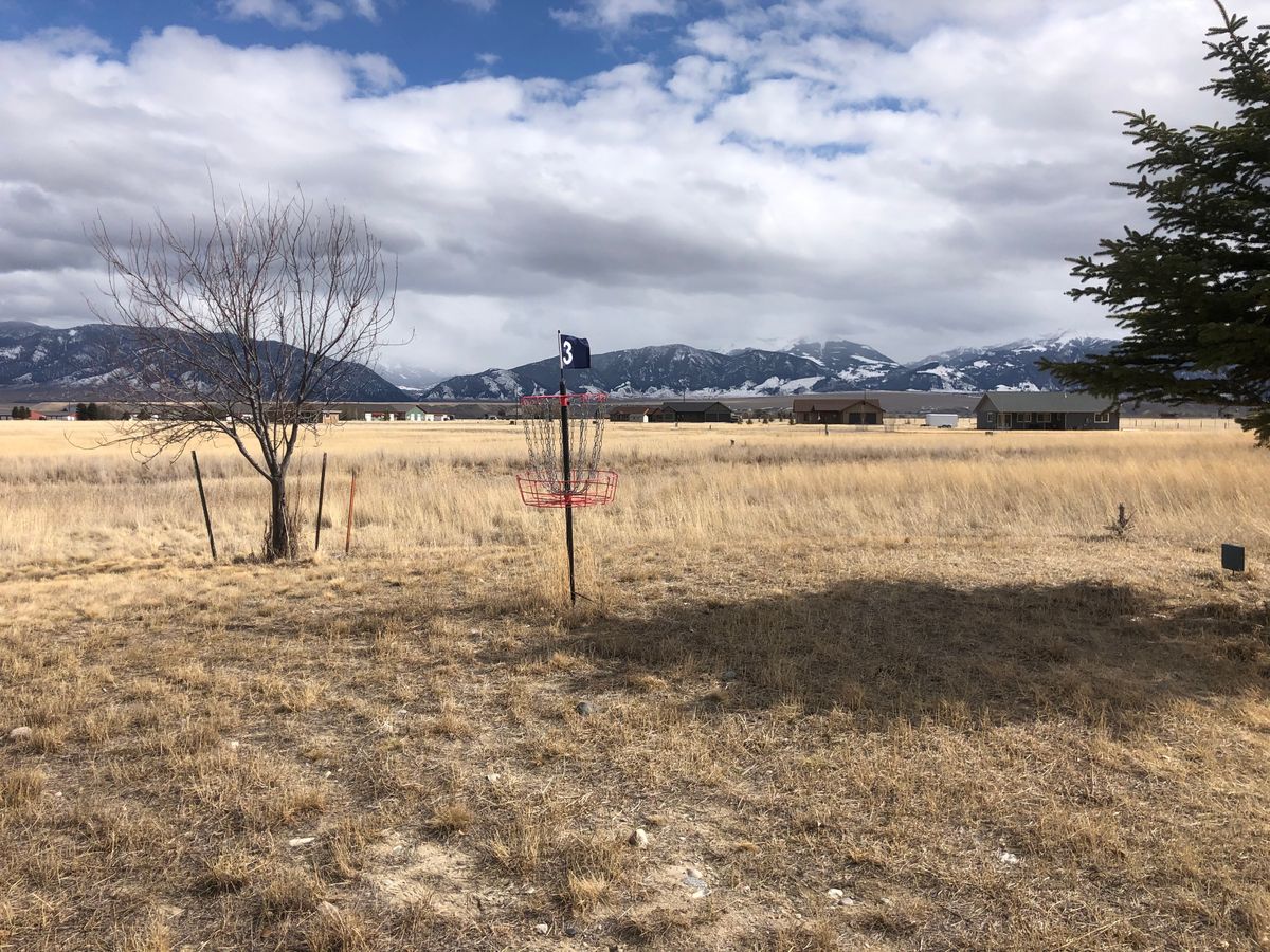 Hole 3 Fan Mountain background.