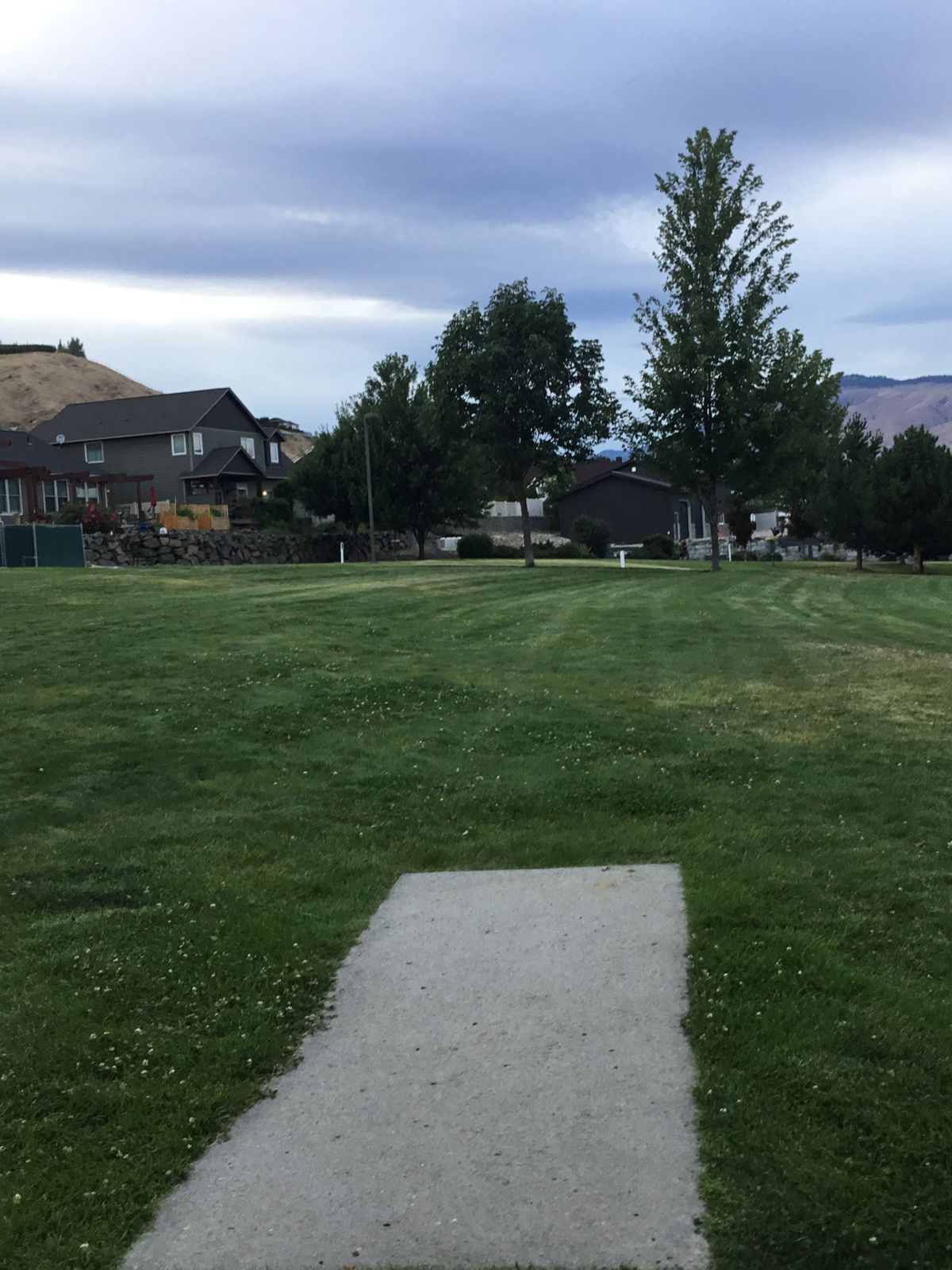 Tee pad Hole #1 /Mando left of white stake. Course Mandos are clearly marked.
