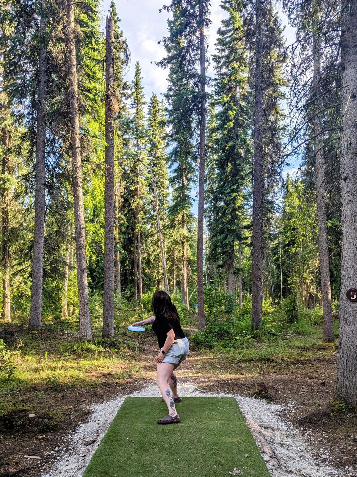 Lindsay lacing one on Hole 8