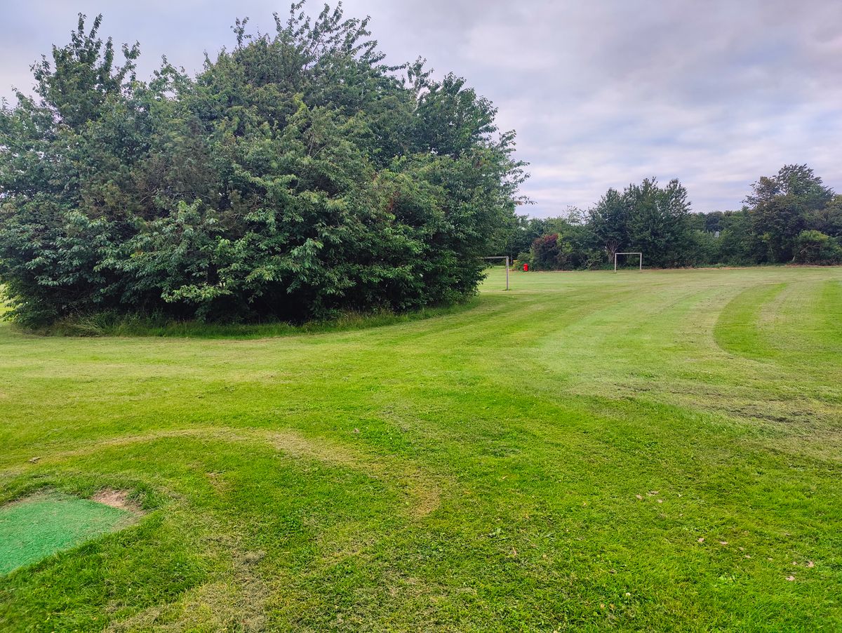 Hole 1. Tee to the left and you can spot the basket near the red bin