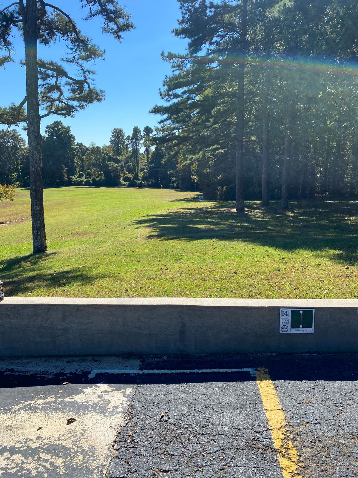 Hole 14 tee pad (white)
