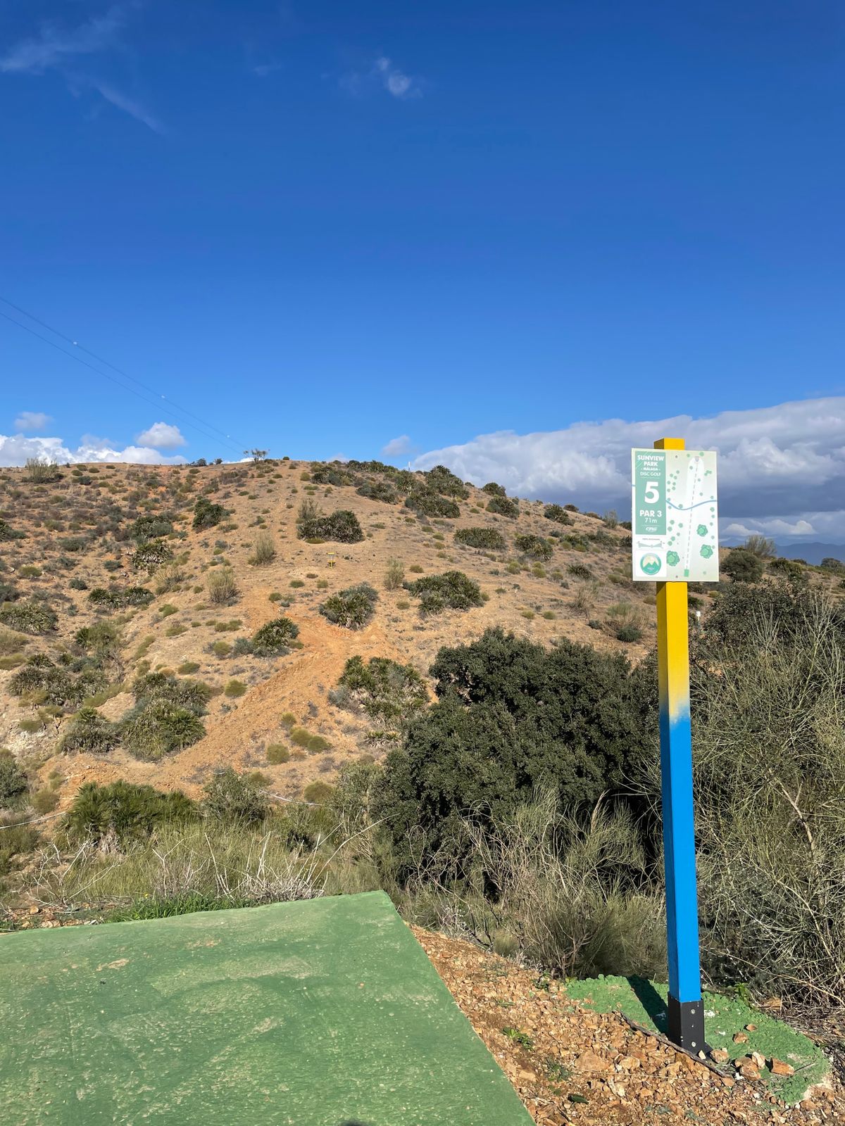 Par 3 - over the valley