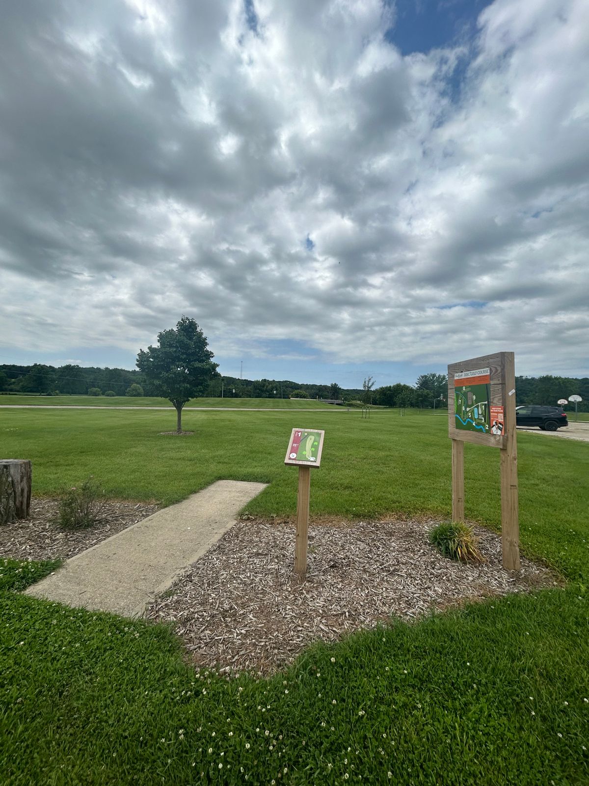 Hole 1 teepad