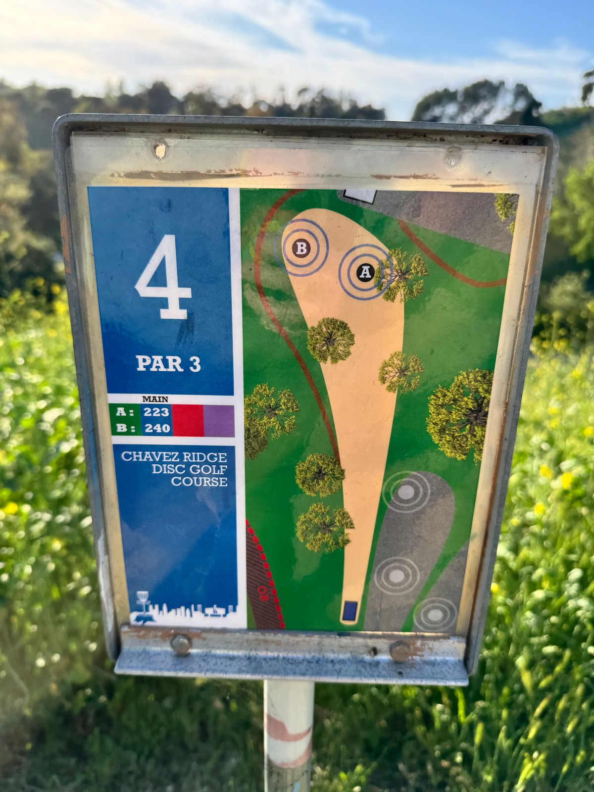 4 tee sign