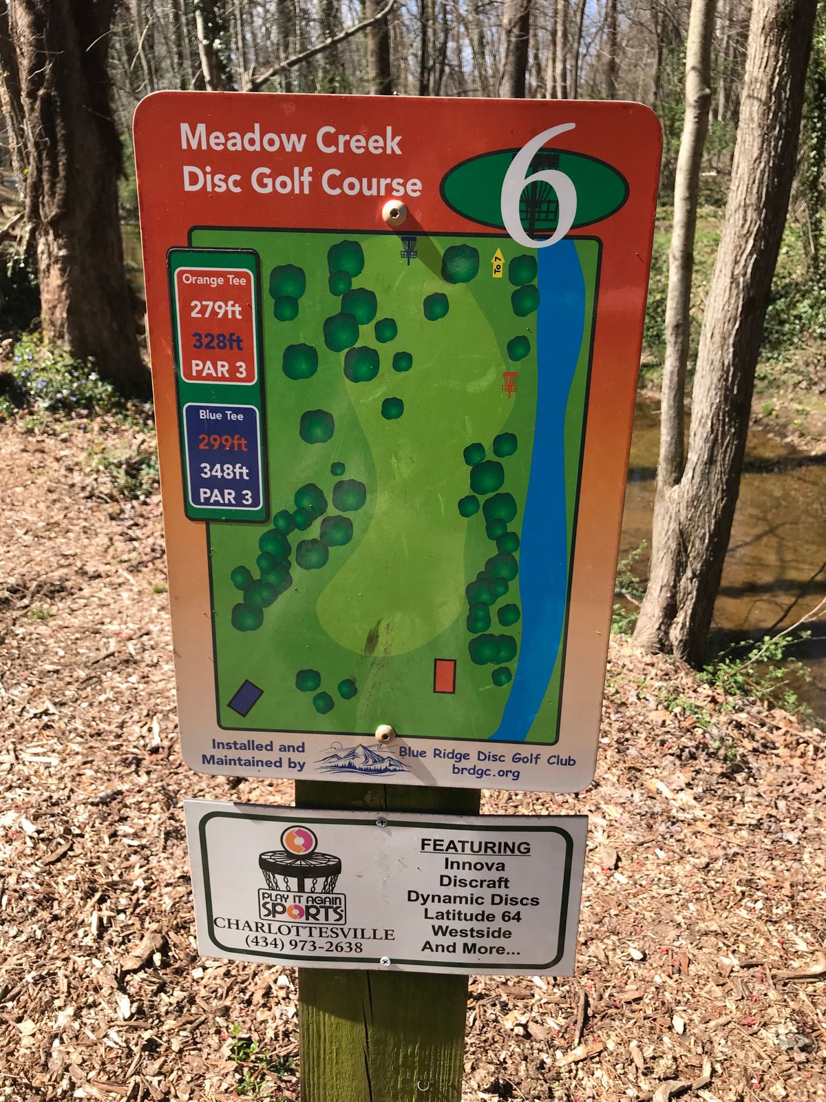 Good signage, multiple tee pads and baskets