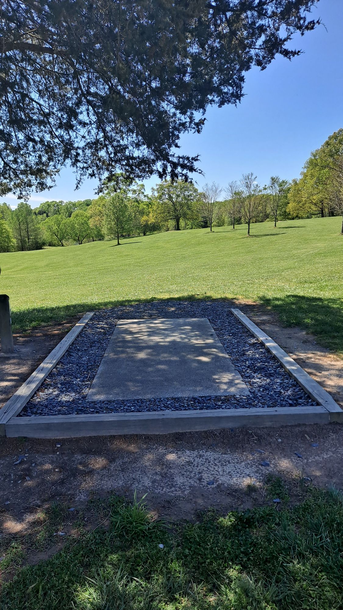 Hole 10, 468 feet to long basket