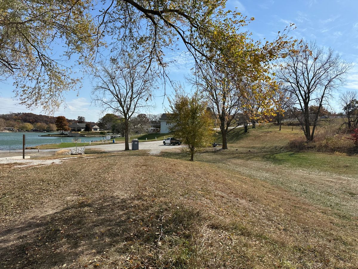Hole 16. Green and elevated basket.