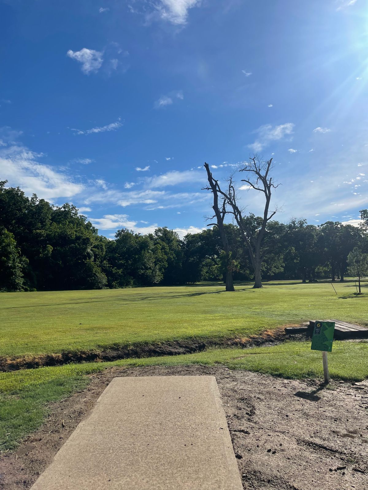 Hole 6 short tee pad