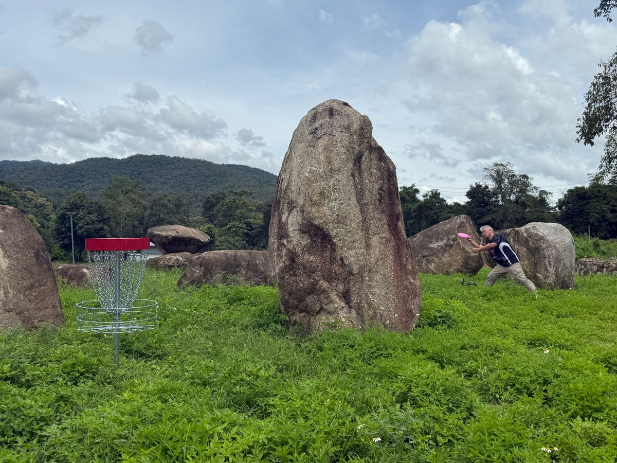 Hole 16 (Stonehenge) basket