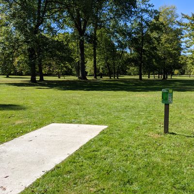 Hole 10 White Tee Pad