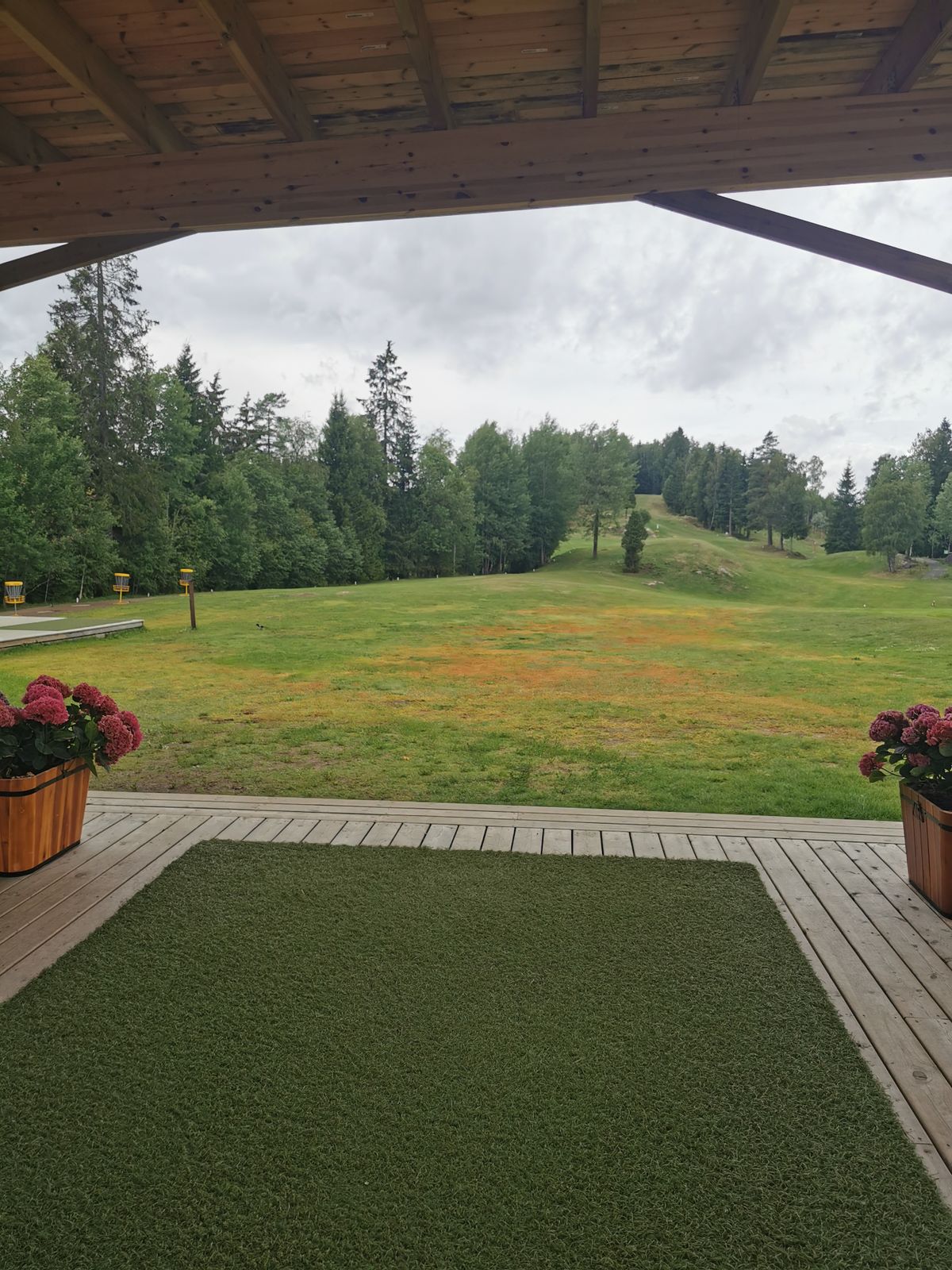Gold teepad Hole 1