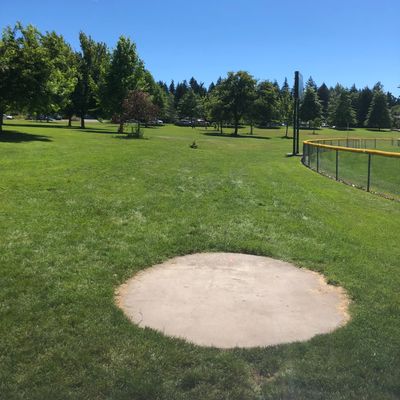Hole #1. Sign is a mando.