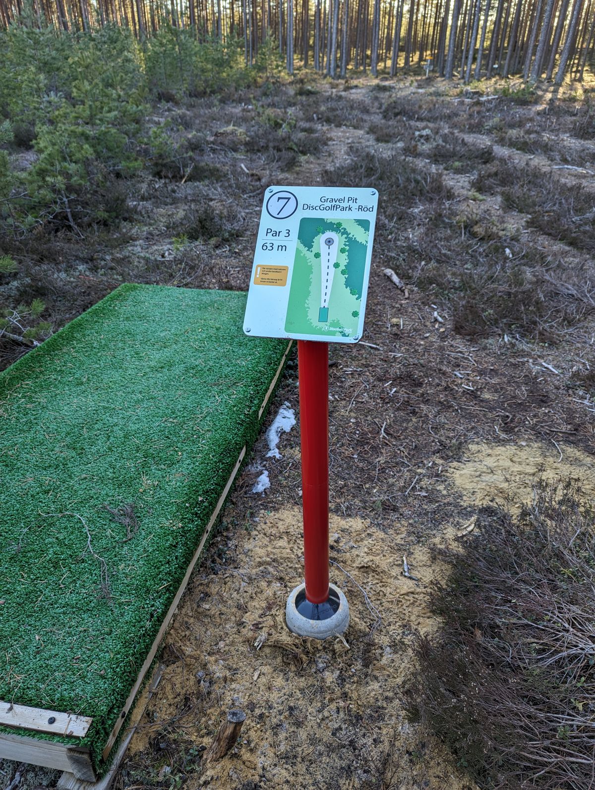 Hole 7. Short tee at Gravel Pit Discgolfpark.