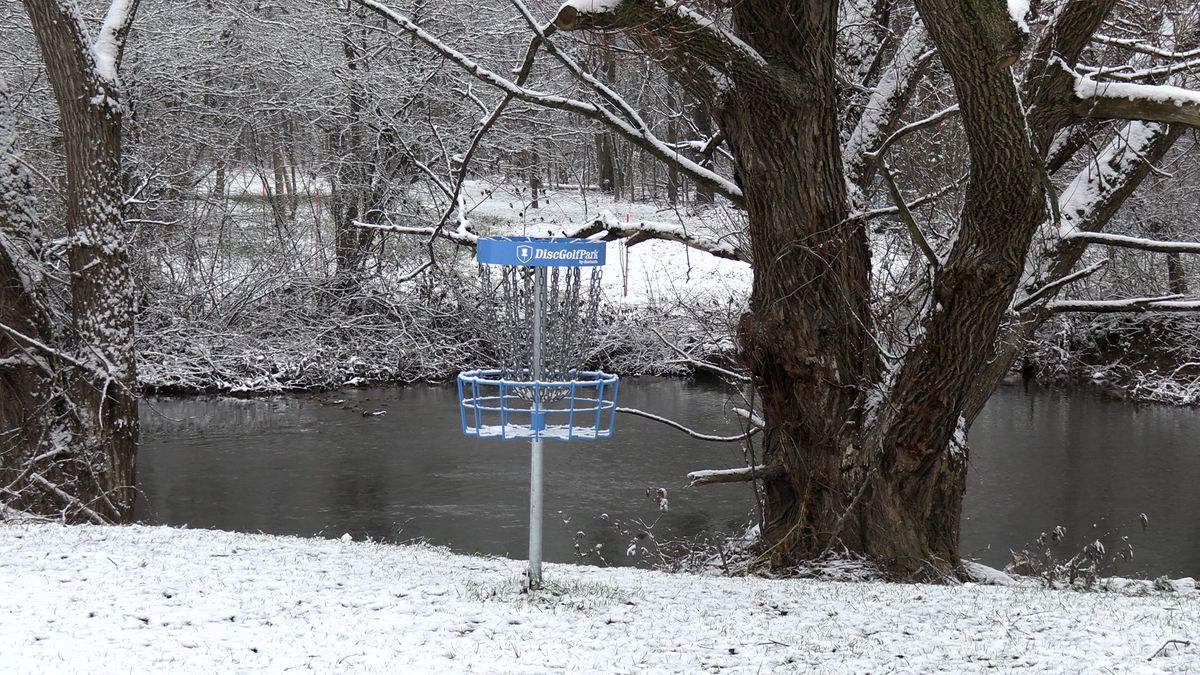 First Snow! Hole 6 Basket