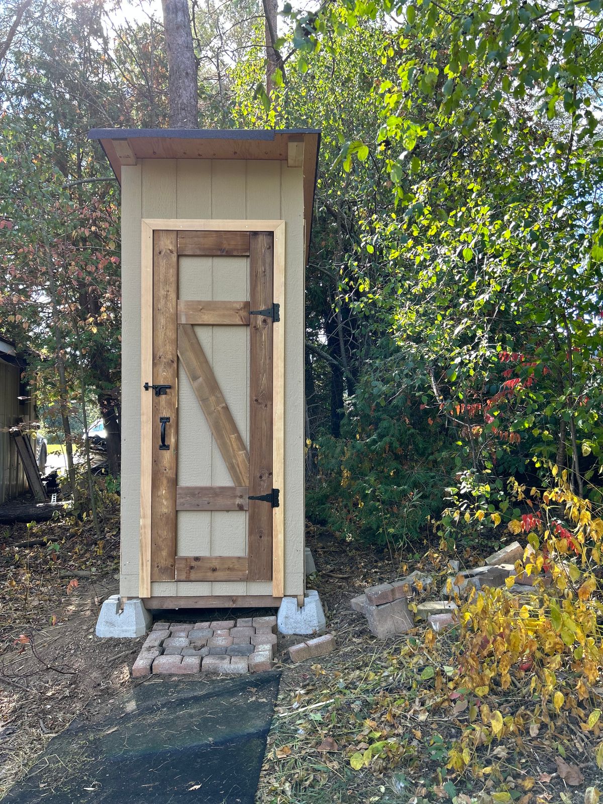 Hole 1 outhouse
