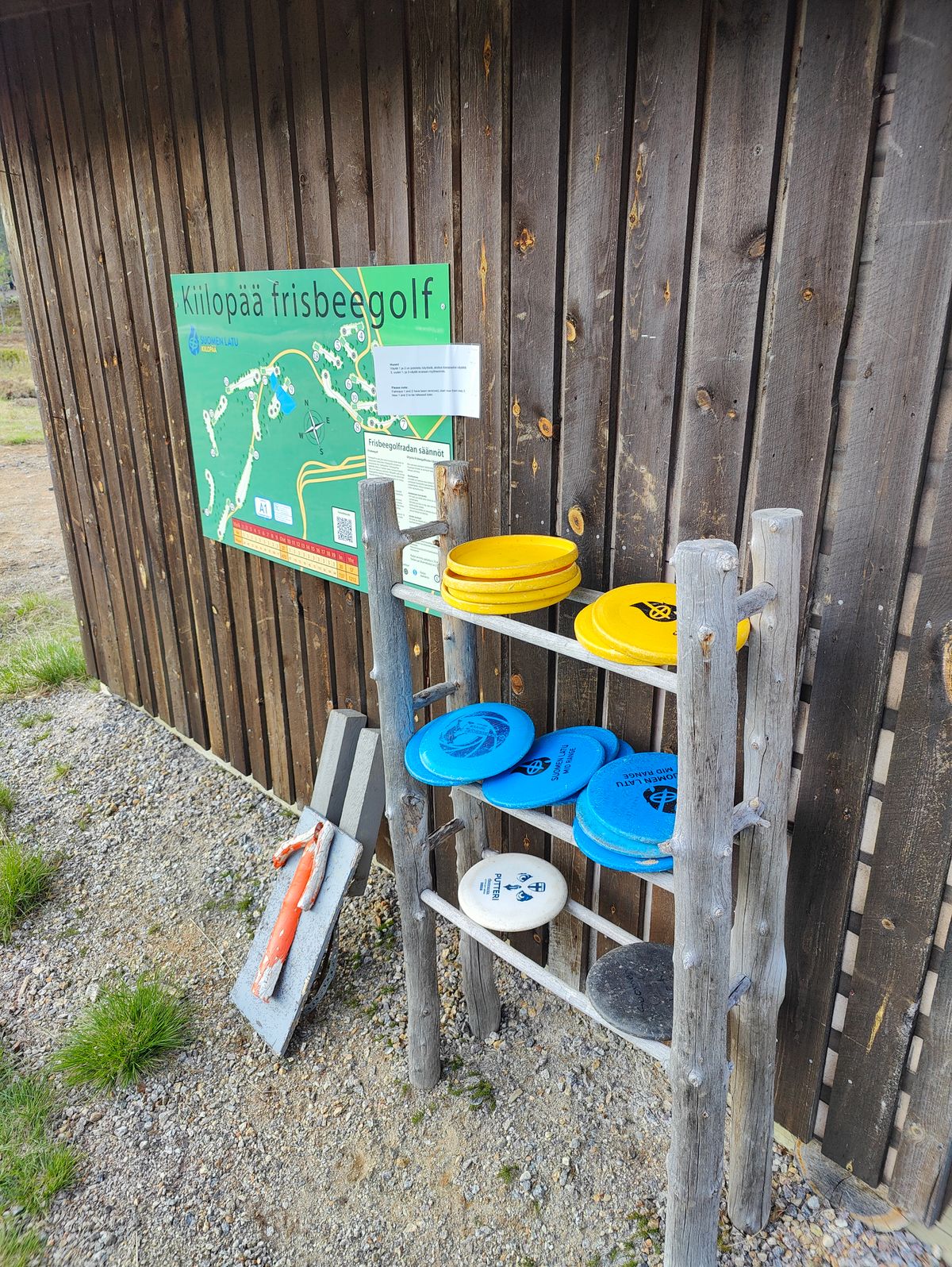 Loaner discs next to the main building.