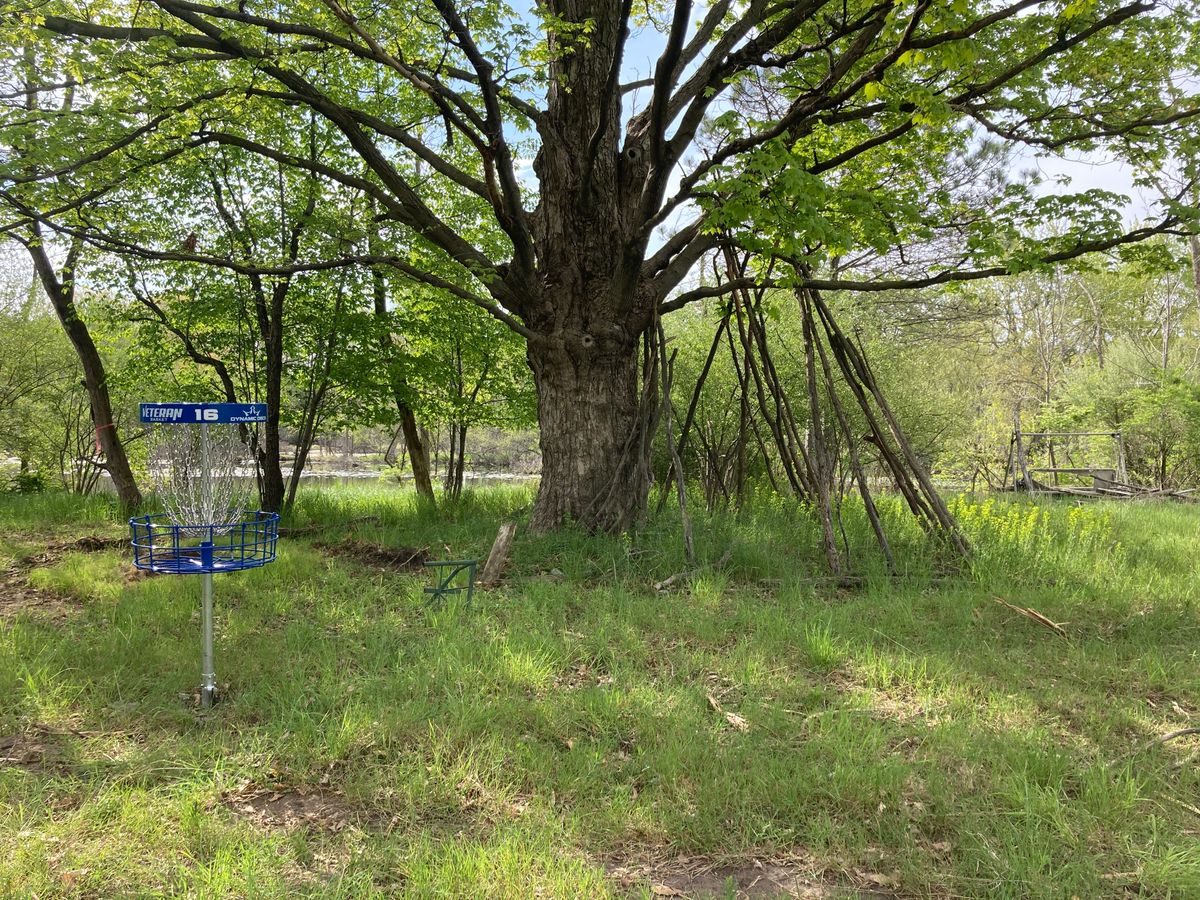 16 short basket by the Pine River
