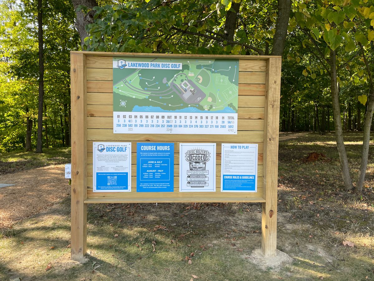 Disc golf course signage