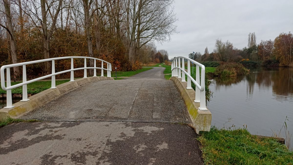 Bridge path to the 1st tee