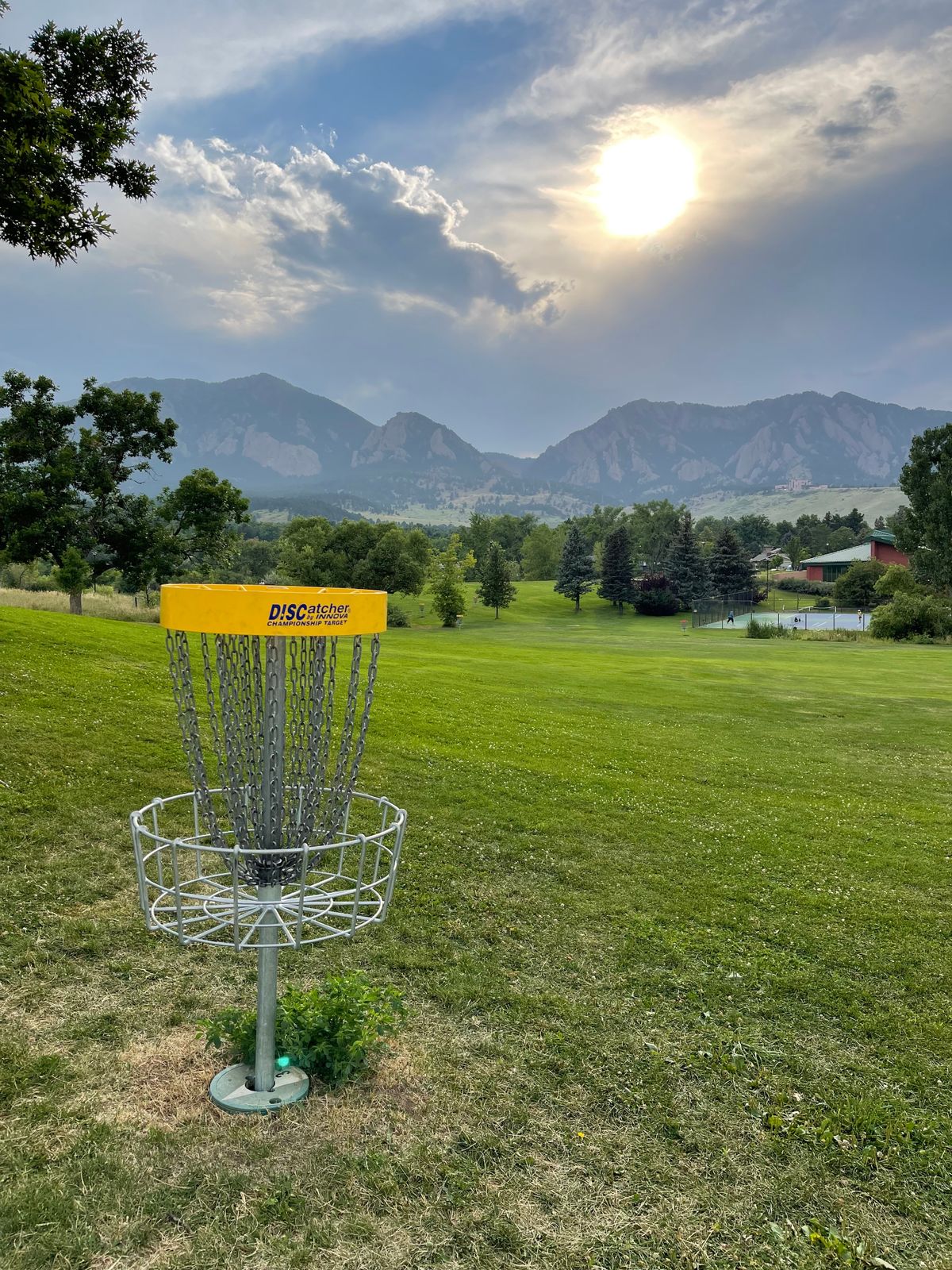 Great open grassed course in Boulder, Well maintain. Get a nice view of Flatirons in the background.