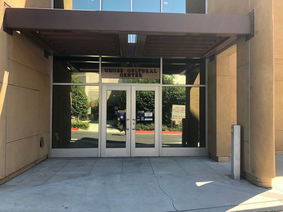 Tee 1 is to the right of this photo of the entrance to the Cross Cultural Center.