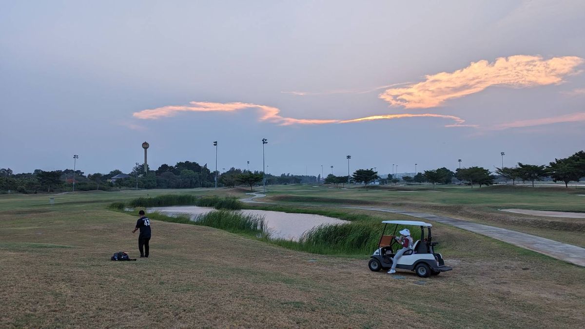 Caddie + Golf Cart Service
