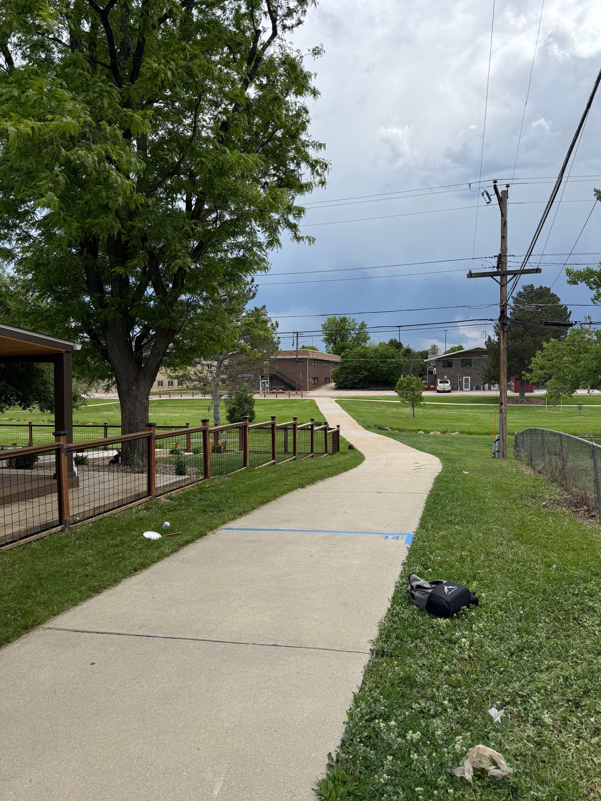 Hole 14 in between two residential homes.
