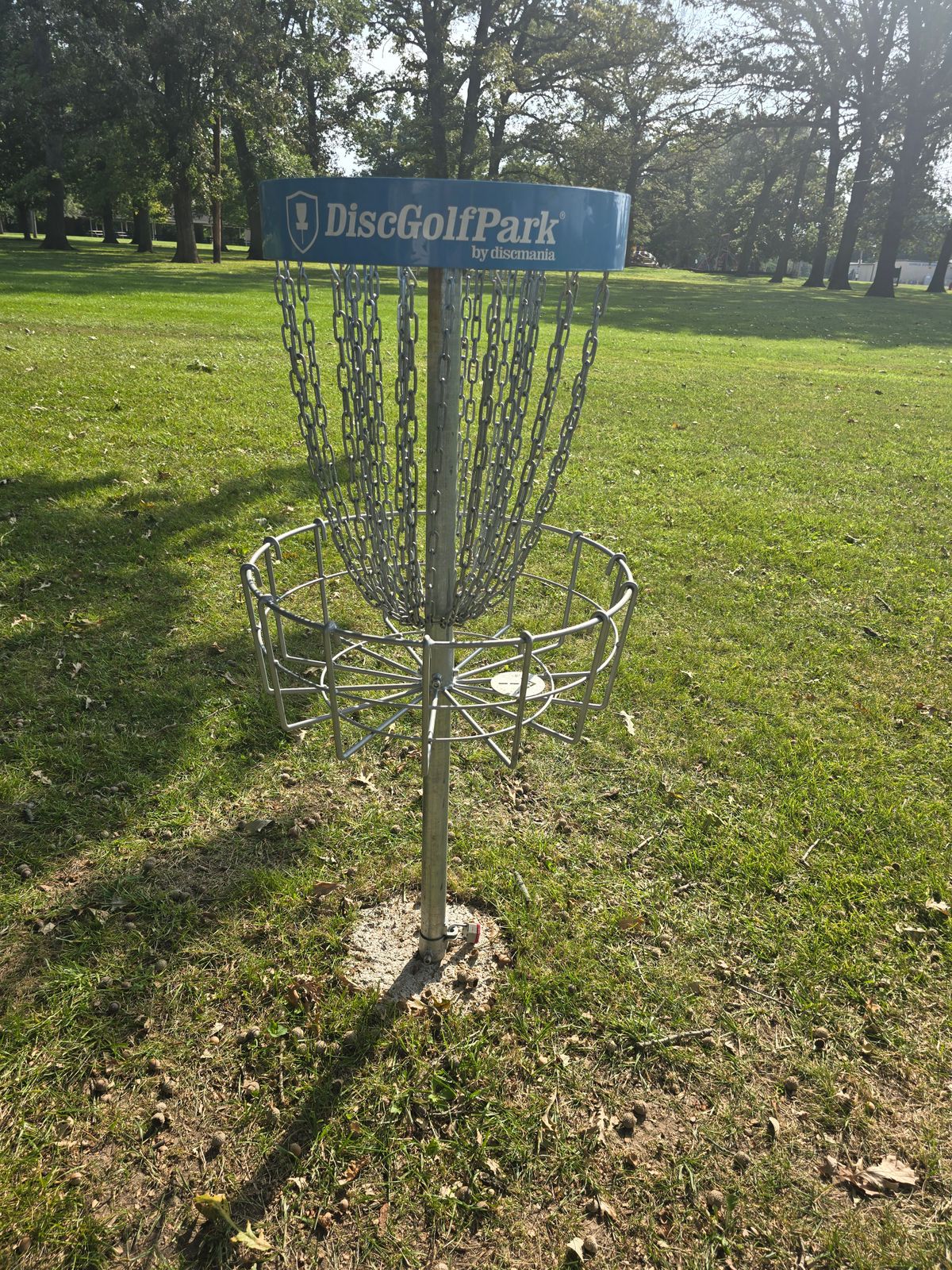 Baskets have arrows pointing to the next pad. So helpful and simple, every course should have these.