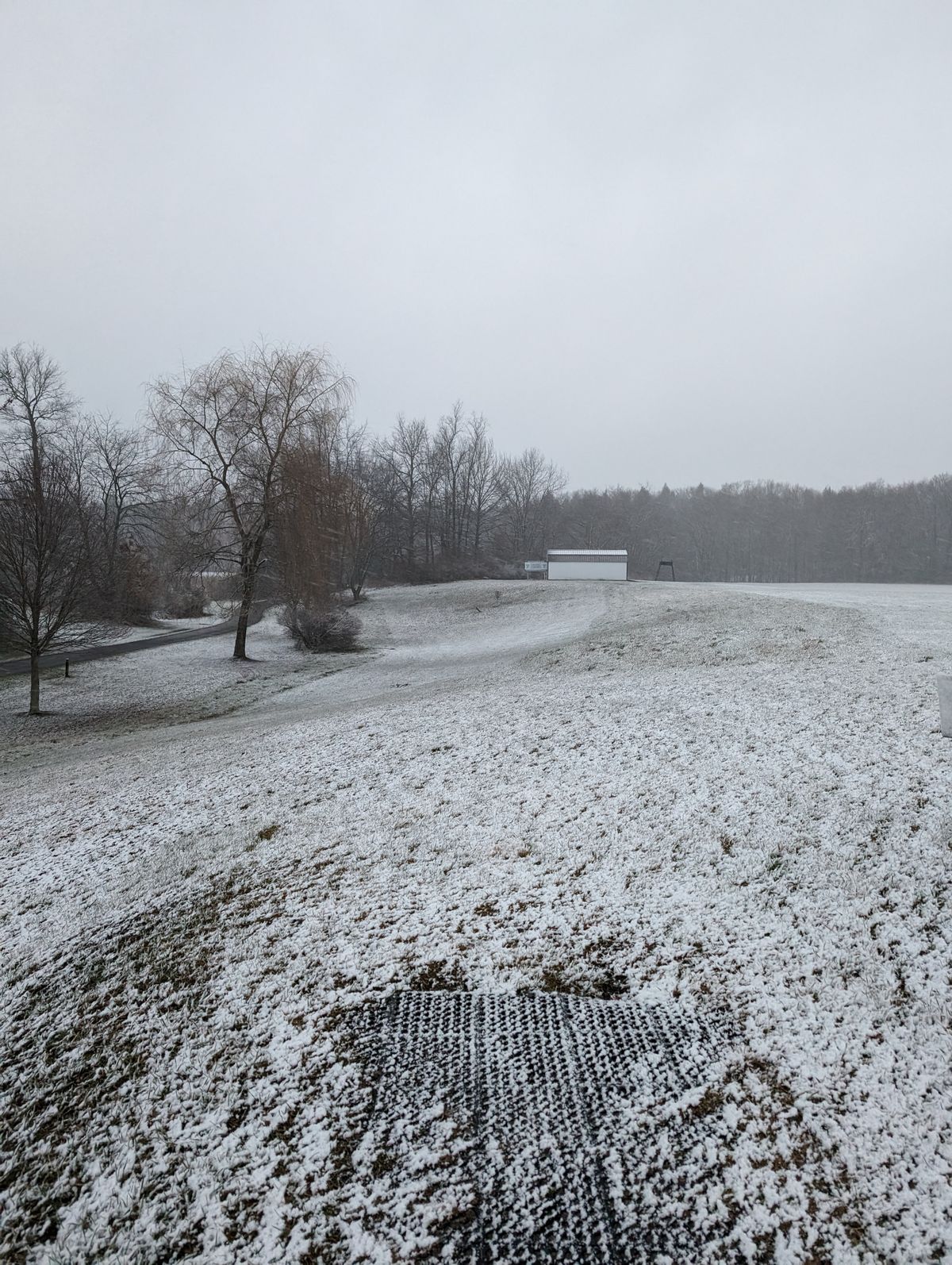 A snowy hole 1