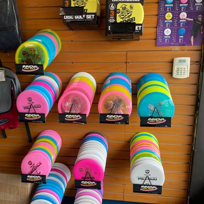 Discmania wall shelf