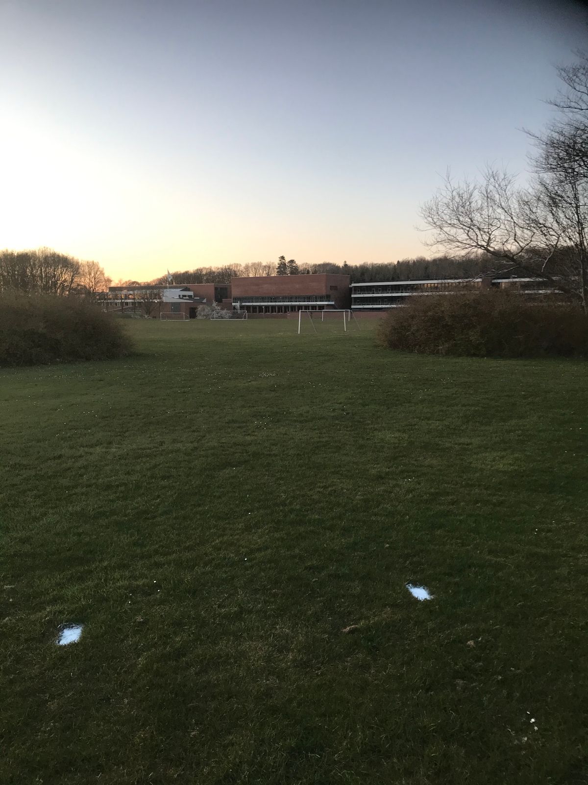 Hul 8 dog leg til højere være opmærksom på om der ikke kommen/ spiller nogen på hul 7