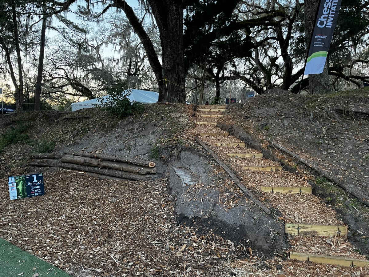 Hole 1: stairway to tee