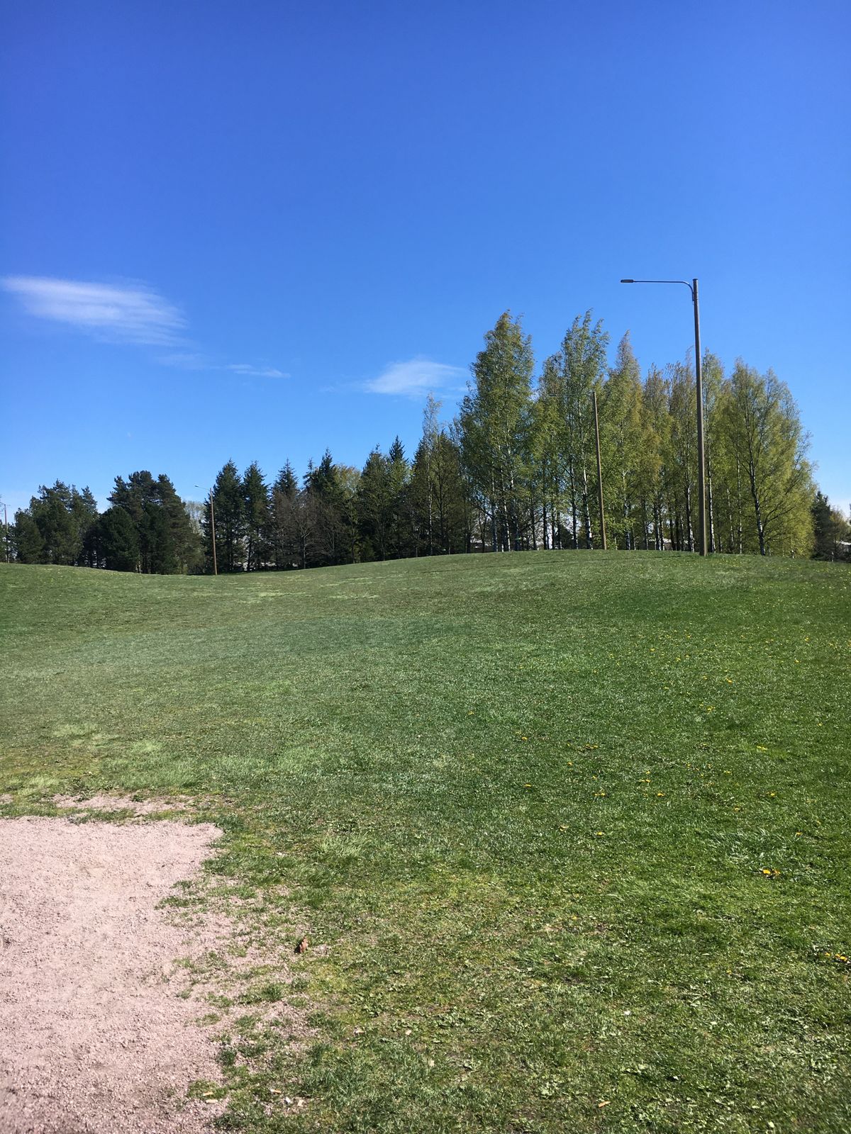 Puistomaiset kentät.hyvä pelata.