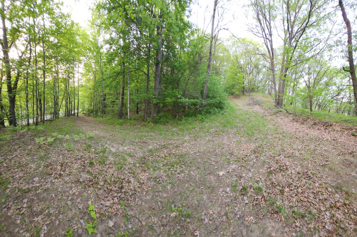 #10 aggressive left uphill dogleg