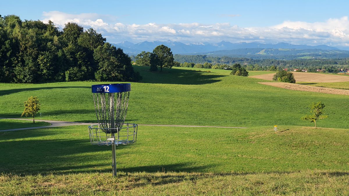 Challinging course with a great view of the Alps!