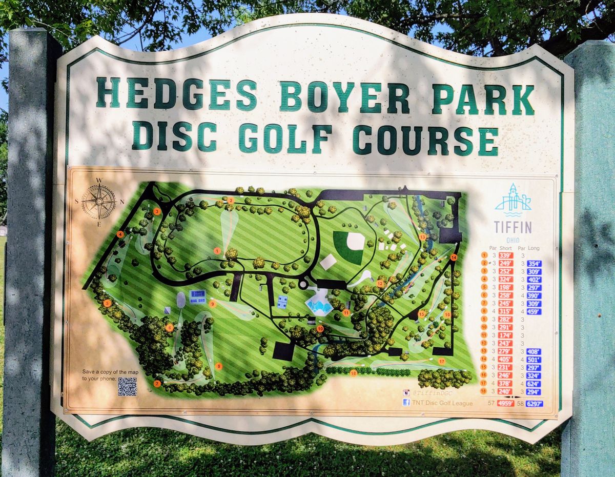 New course map sign at hole 1