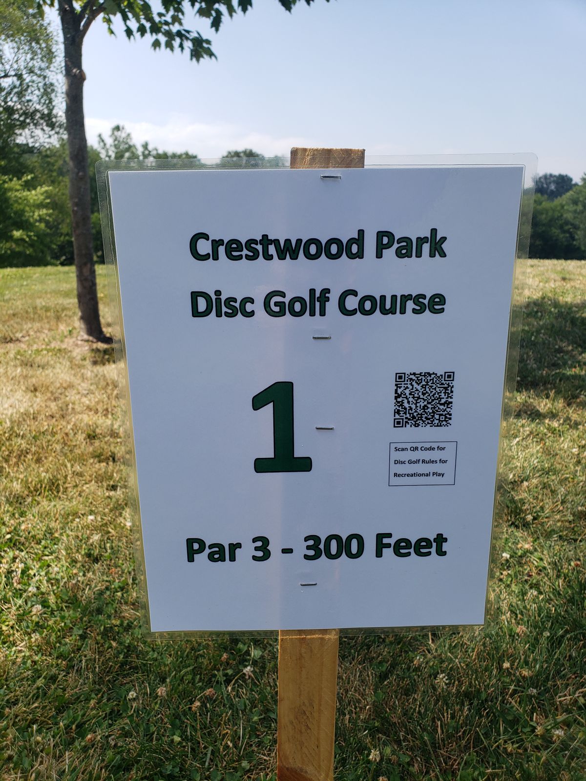 Hole 1 Crestwood park disc golf course