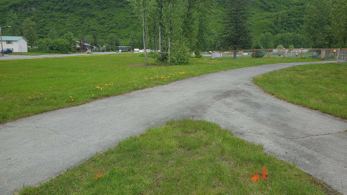 Hole 2 tee at the path intersection