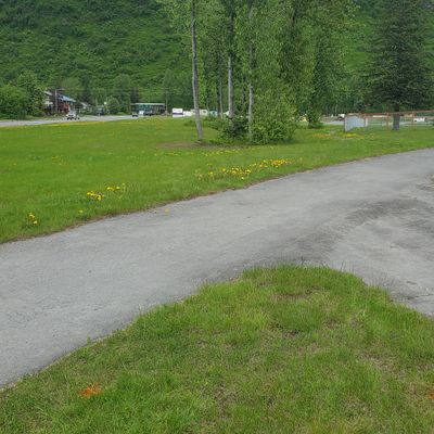 Hole 2 tee at the path intersection