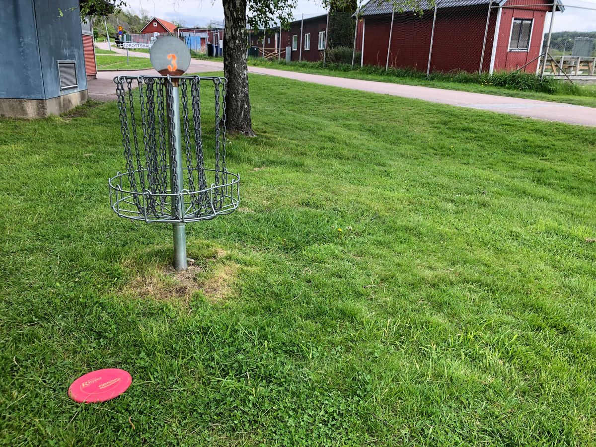 Några lösa kedjor på hål 3