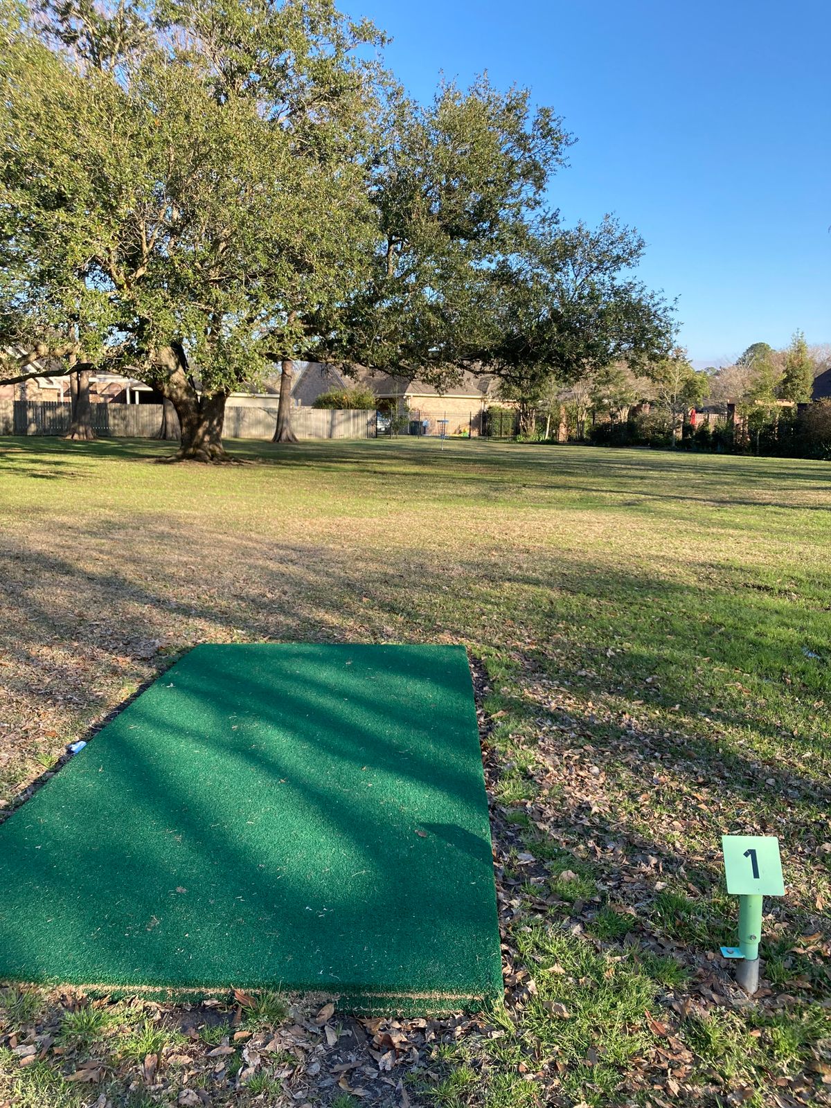 Nice turf tee pads and clearly numbered holes. Very easy flow to follow.