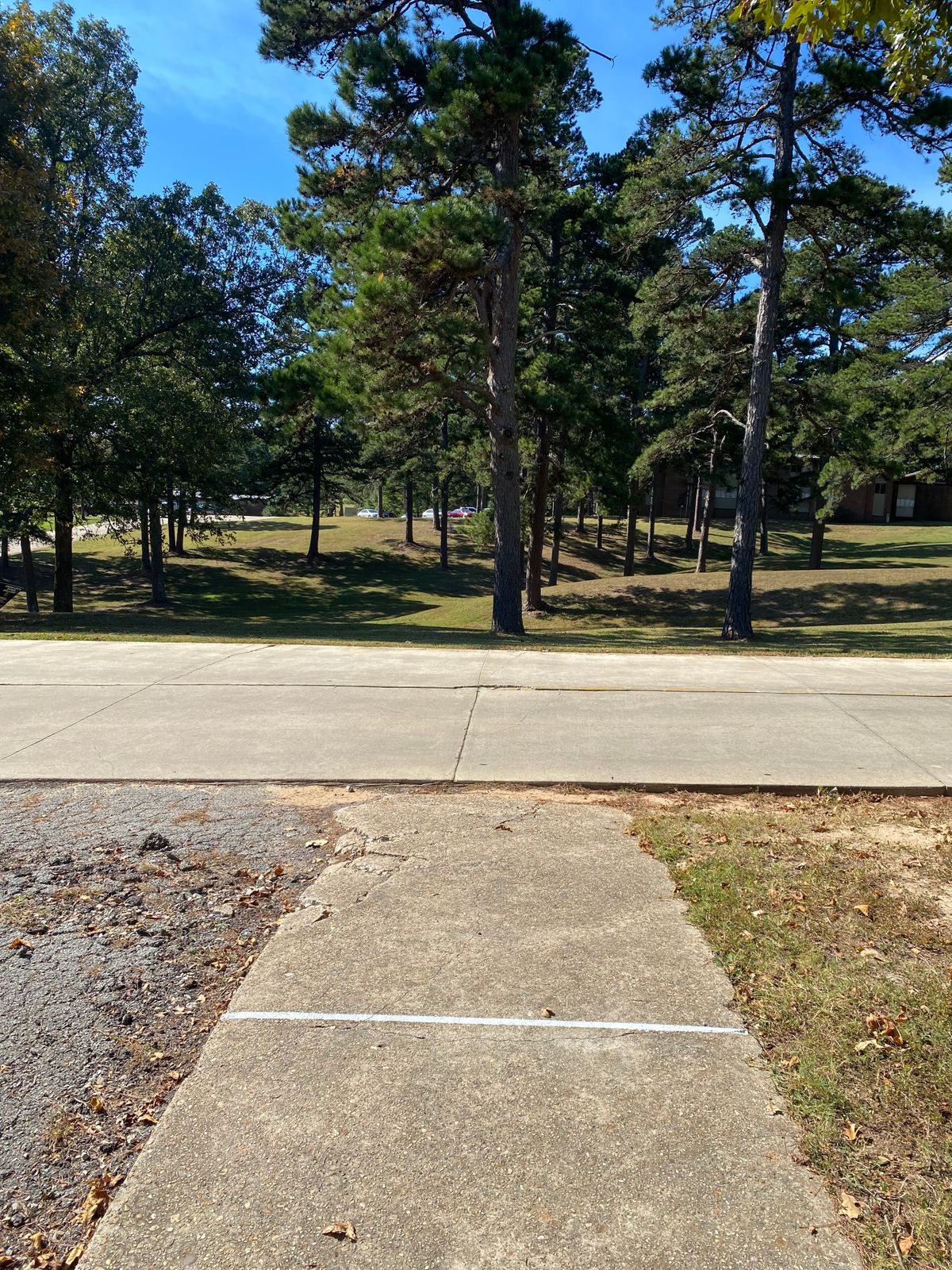 Hole 9 tee pad (red/white)