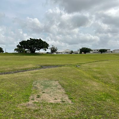 Hole 3 short pad