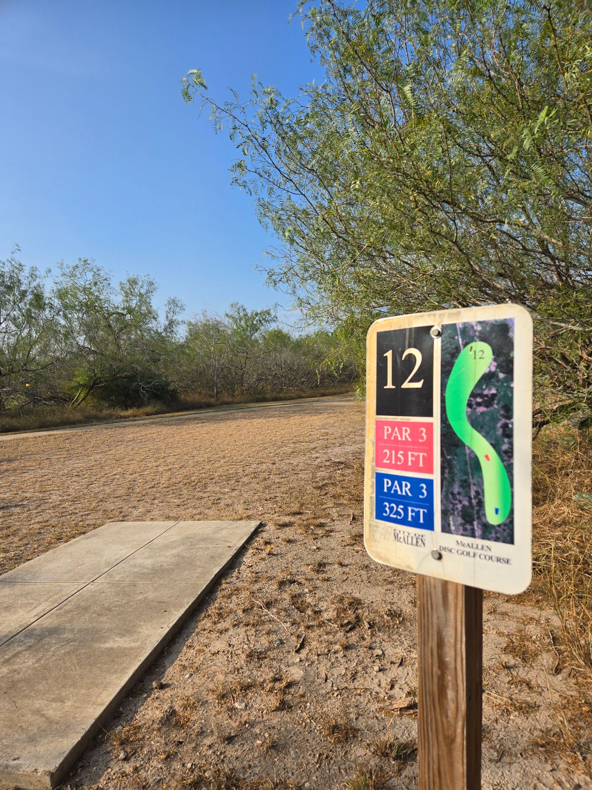 Two ways to the green. Left side is more open.
